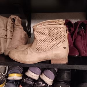 Roxy Tan Vallerie Faux Leather Eyelet Boots Size 6.5